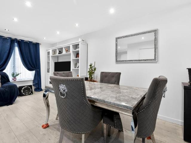 Flat for sale in Loughborough Junction, Greater London