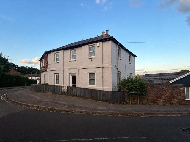 Flat for sale in Aldershot, Hampshire