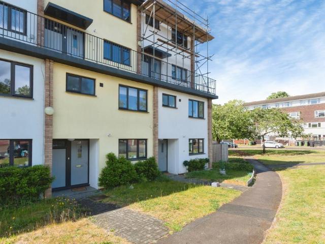 Flat for sale in Bolton Low Houses, Hampshire