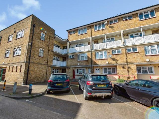 Flat for sale in Milton, Hamerton