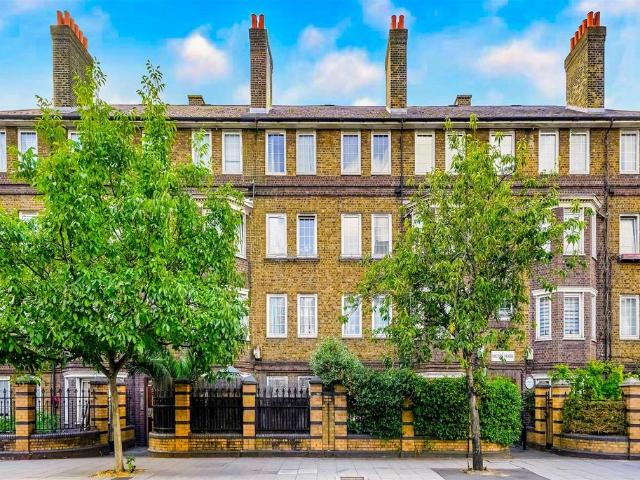 Flat for sale in Bethnal Green, Greater London