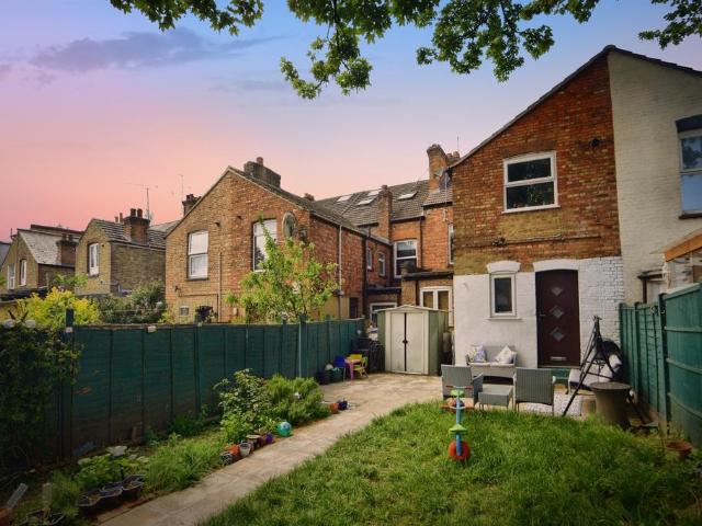 Flat for sale in North Watford