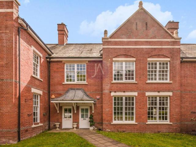 House for sale in Napsbury Park, Five Acres