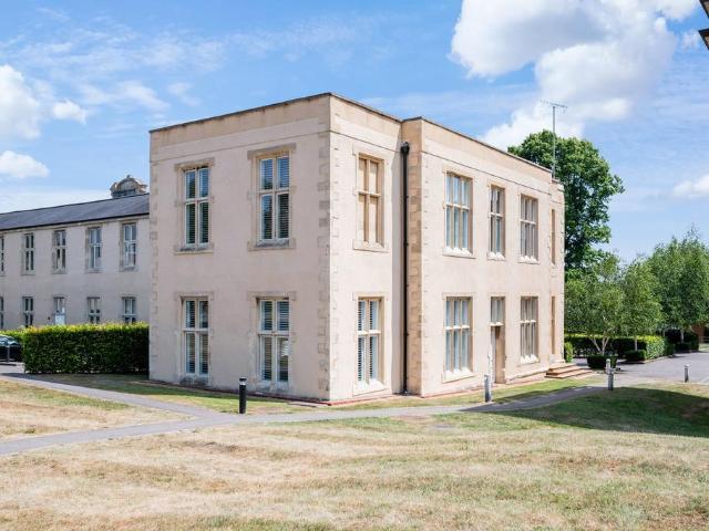 Flat for sale in Red Hill, Surrey