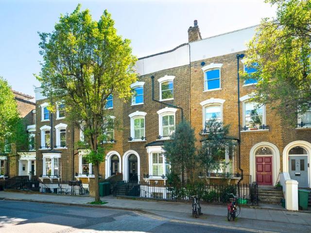 Flat for sale in Highbury, Greater London