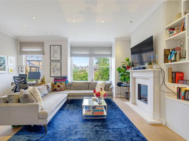 Flat for sale in Abbeville Village, Greater London