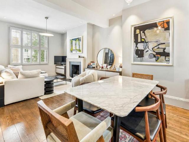 Flat for sale in Fulham, Walham Green