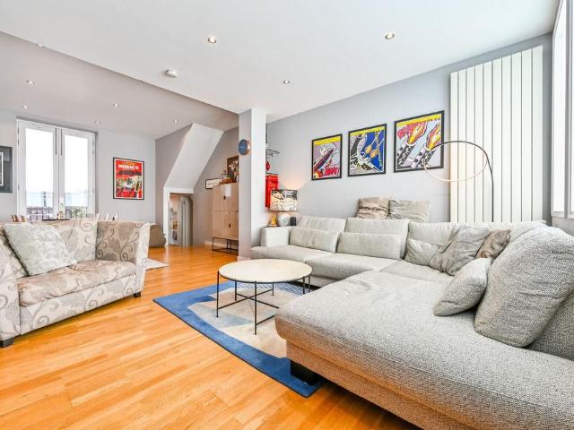 Flat for sale in Barnsbury, Greater London