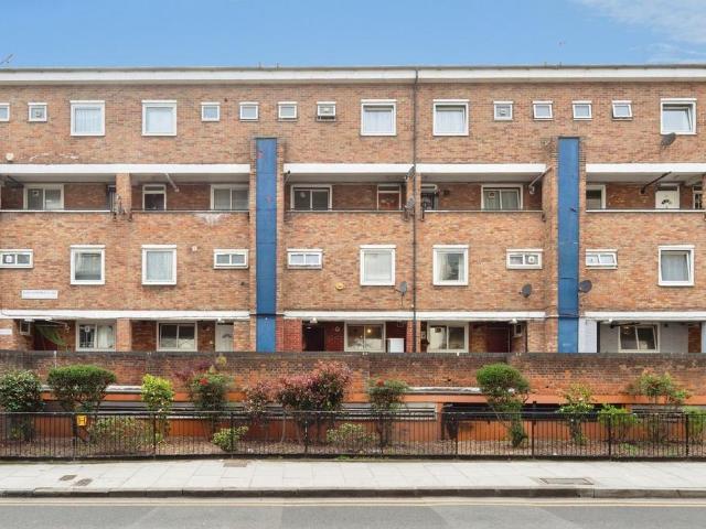Flat for sale in Bromley-by-Bow, Poplar Grove