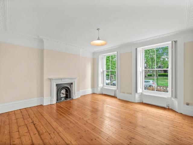 Flat for sale in Somers Town, Greater London