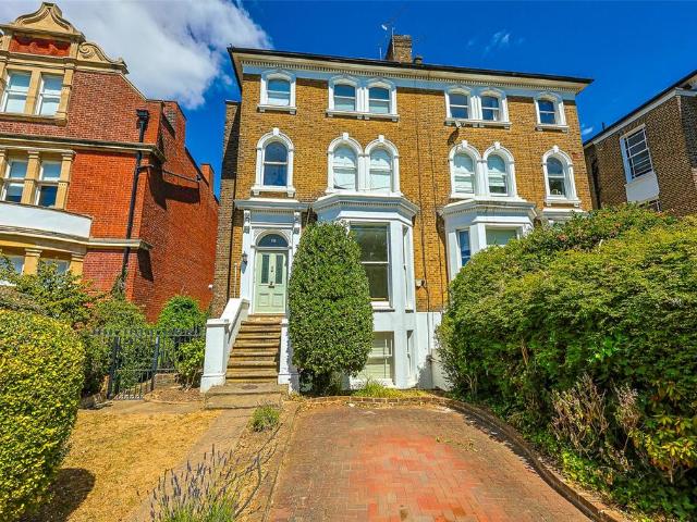Flat for sale in London Borough of Ealing, Greater London
