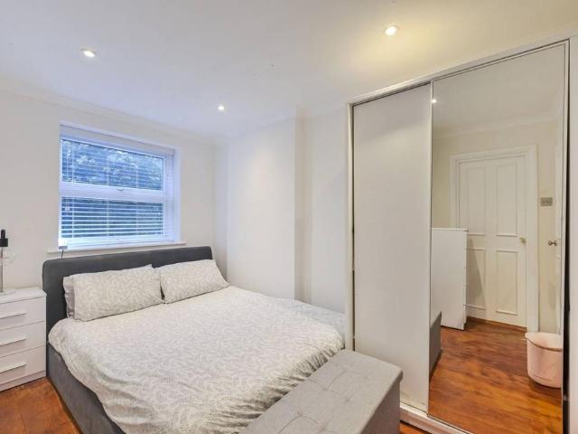 Flat for sale in Kensal Town, Bayswater