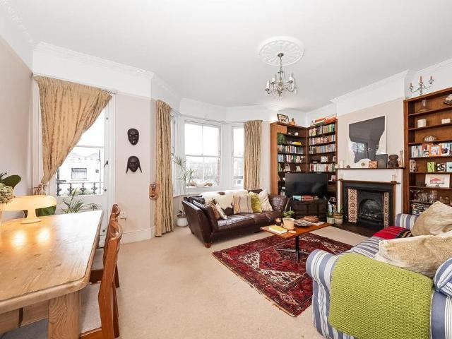 Flat for sale in West Norwood, Greater London