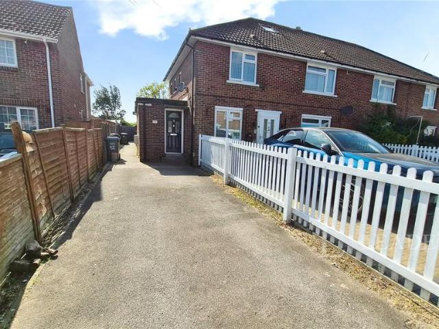 Flat for sale in Hill Park, Fareham
