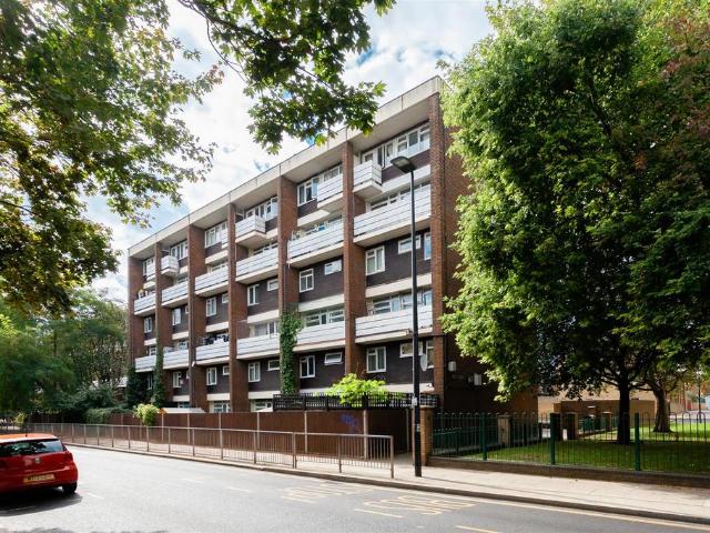 Flat for sale in Whitechapel, Greater London