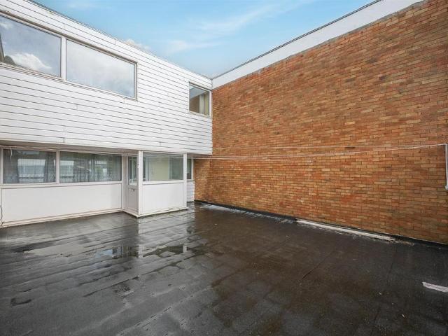 Flat for sale in Hayes, Greater London