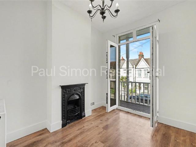 Flat for sale in Noel Park, Greater London