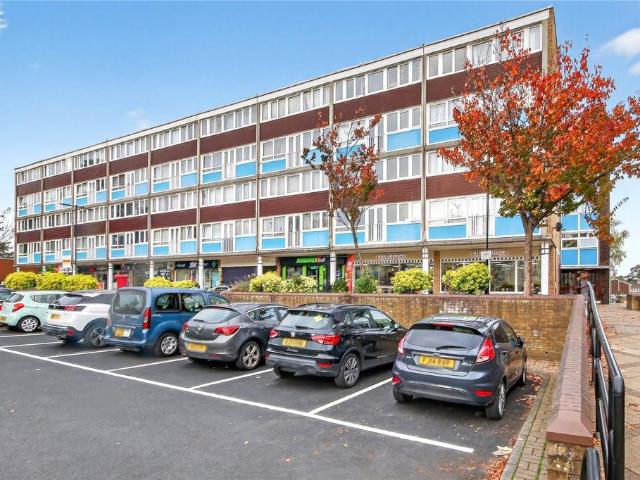Flat for sale in Easthampstead, Bracknell
