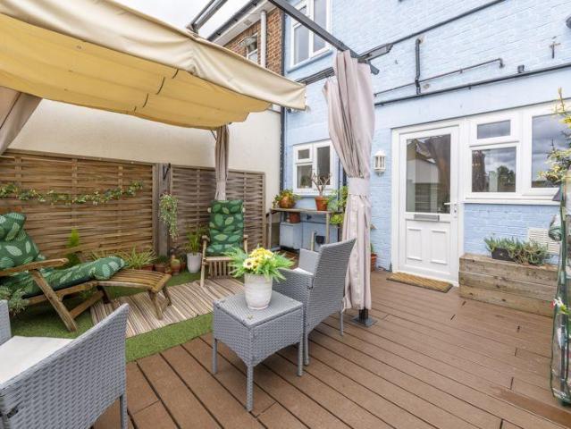 Flat for sale in Uckfield, Cross In Hand