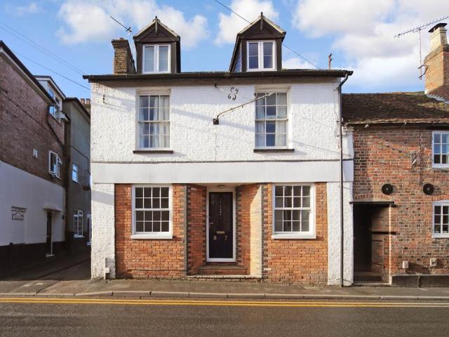 Flat for sale in Pouchen End, Hertfordshire