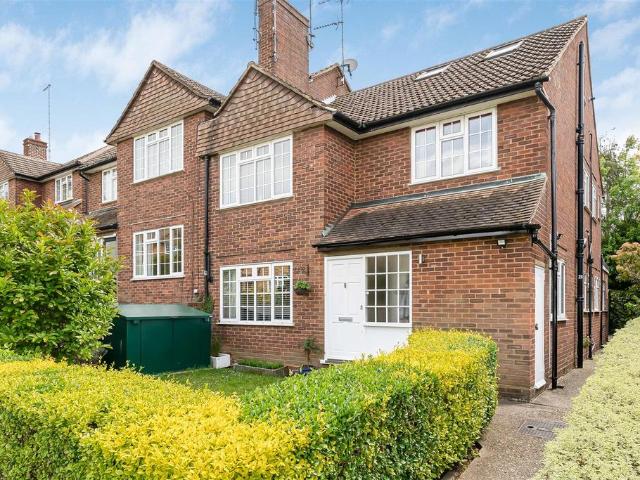 Flat for sale in Norbiton, Greater London