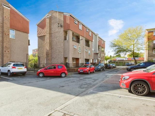 Flat for sale in Highfields, Old Wharf