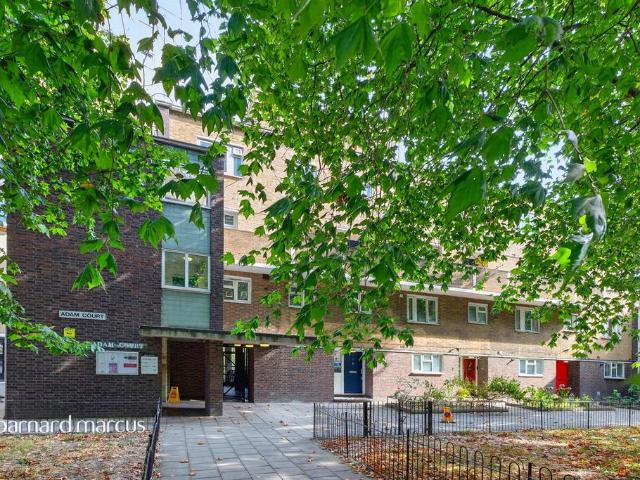 Flat for sale in Kennington, Greater London