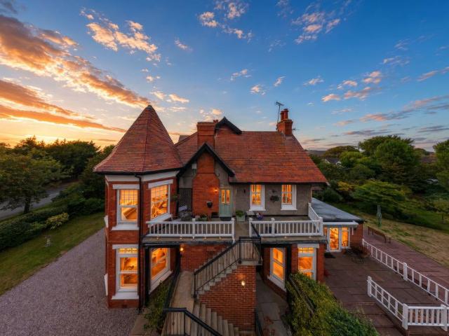 Flat for sale in Grange, West Kirby