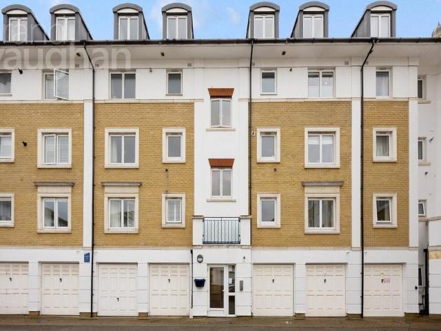 Flat for sale in Roedean