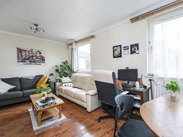 Flat for sale in Bethnal Green, Greater London