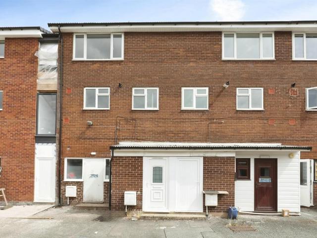 Flat for sale in Clive, Winsford