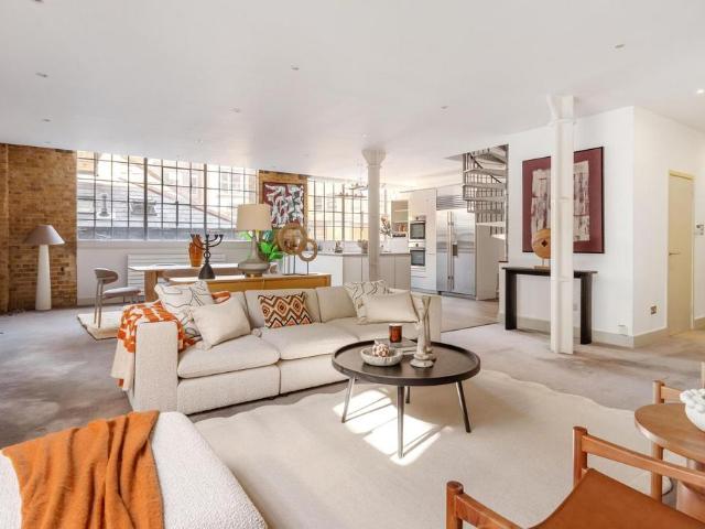 Flat for sale in Old Kent Road, Greater London