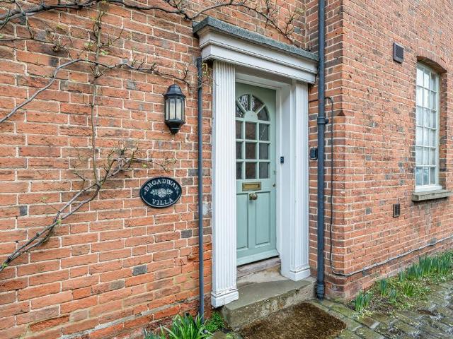 Flat for sale in Westborough, Surrey