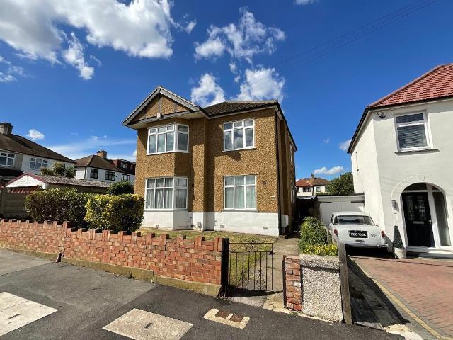 Flat for sale in Hornchurch, Greater London