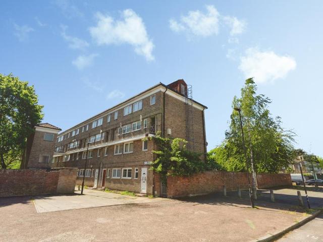 Flat for sale in Beckton, Greater London