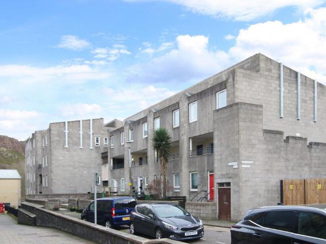 Flat for sale in Southside, Scotland