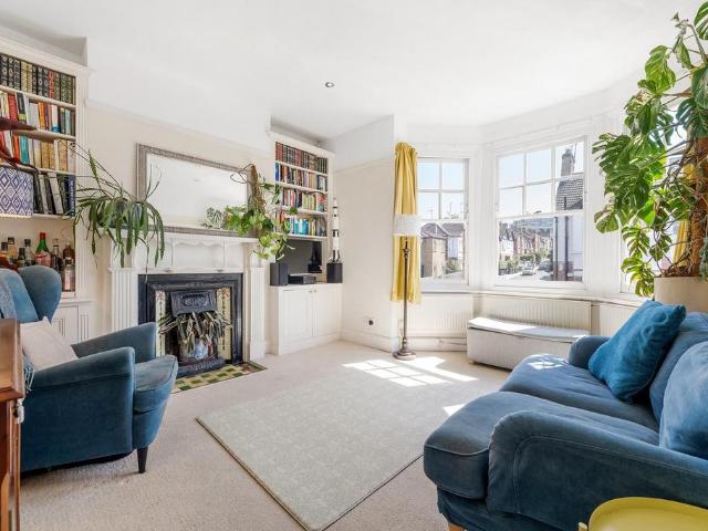 Flat for sale in Streatham Hill, Greater London