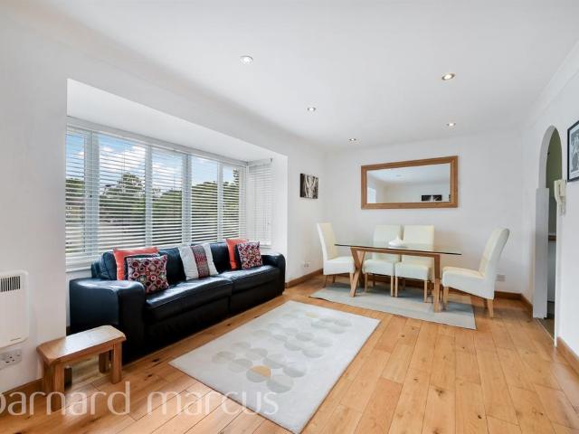 Flat for sale in Peckham, Greater London