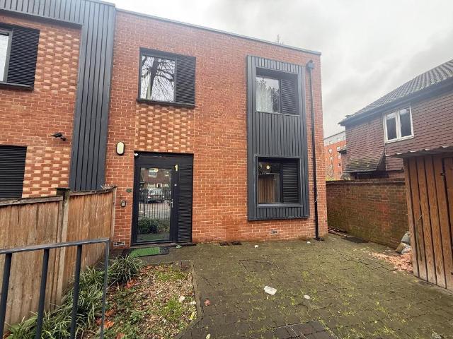 Flat for sale in Bermondsey, Greater London
