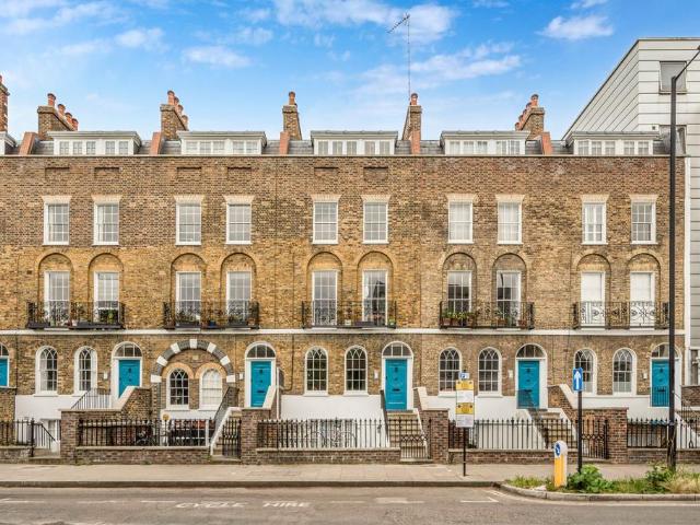 Flat for sale in Hoxton, Greater London