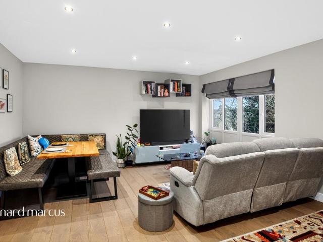 Flat for sale in Penge, Greater London