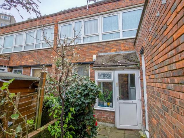 Flat for sale in Thamesmead, Isle Of Man