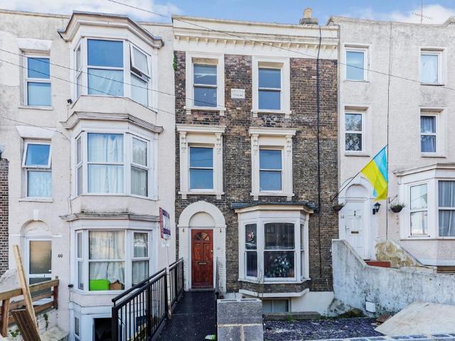 Flat for sale in Cliftonville West, Acol