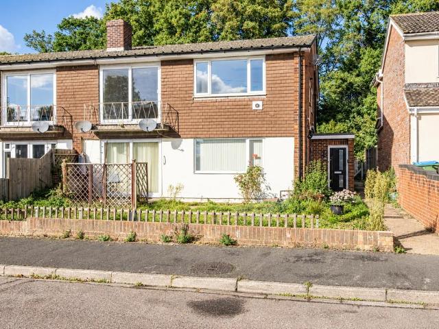 Flat for sale in Bitterne, Southampton