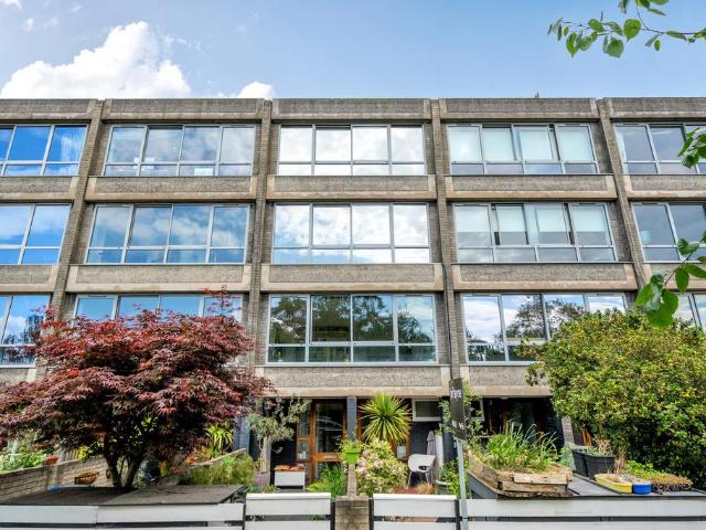 Flat for sale in East Greenwich, Greater London