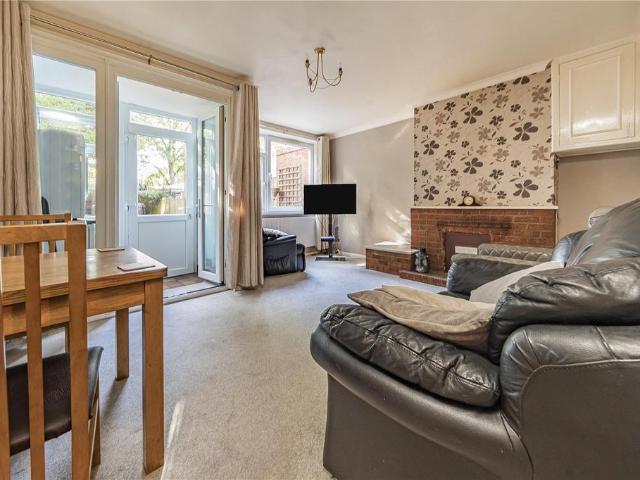Flat for sale in London Borough of Wandsworth, Greater London