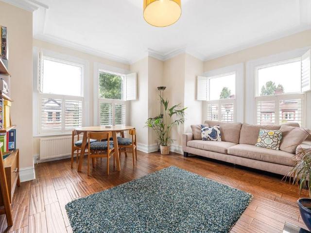 Flat for sale in Streatham Hill, Greater London