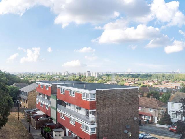 Flat for sale in London Borough of Bexley, Greater London