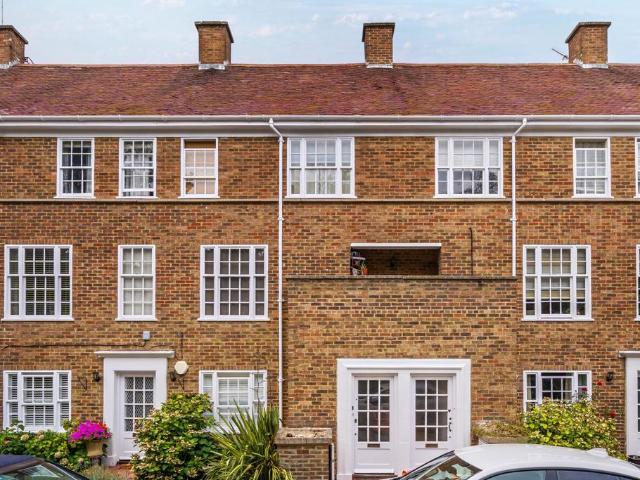 Flat for sale in Dulwich, Greater London