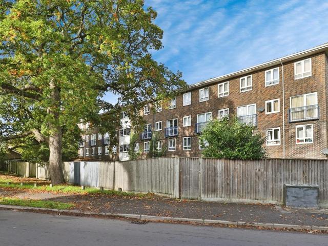 Flat for sale in Poole